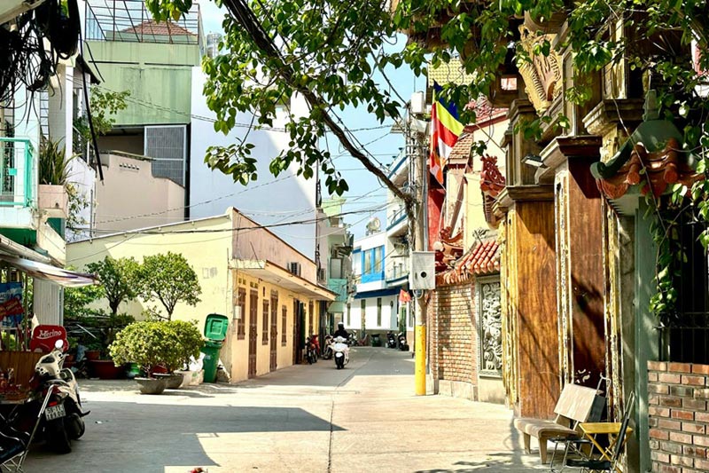 Hẻm 353 Trần Xuân Soạn (phường Tân Hưng) được người dân hiến đất mở rộng thêm 1,5m. Ảnh: MINH TÂM