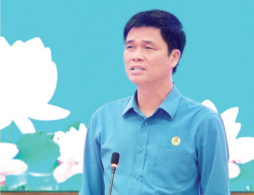 Phó Chủ tịch Tổng LĐLĐ Việt Nam Ngọ Duy Hiểu phát biểu tại Hội thảo “Công đoàn đổi mới và nâng cao hiệu quả công tác an toàn, vệ sinh lao động trong kỷ nguyên số” tổ chức ngày 23.4 tại Quảng Ninh. Ảnh: ĐOÀN HƯNG