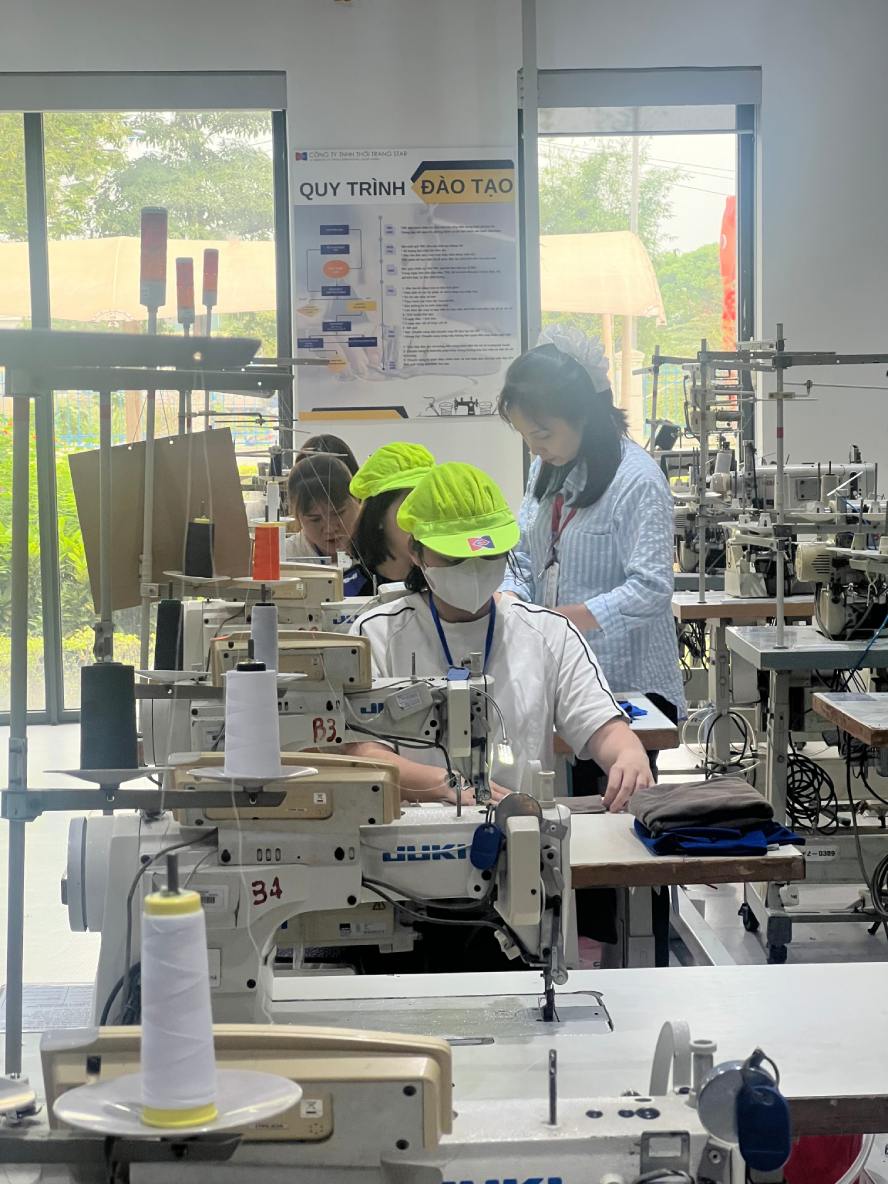 Workers of Star Fashion Co., Ltd. are trained in skills. Photo: Kieu Vu