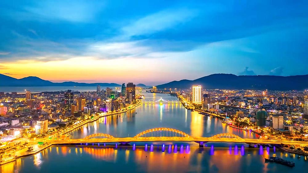 Da Nang's central area continues to play a core role, but the city will develop in a multi-polar, multi-center direction. Photo: NGUYEN HOANG