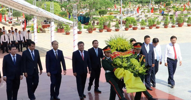 Khánh Hòa dâng hương tưởng niệm các anh hùng liệt sĩ dịp 30/4