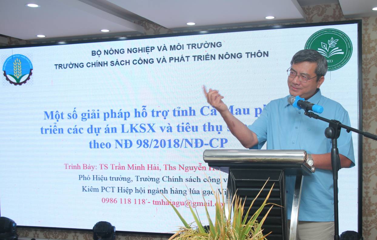Ứng dụng khoa học công nghệ trong sản xuất lúa không còn là chuyện khuyến cáo mà phải thực hiện. Ảnh: Nhật Hồ.