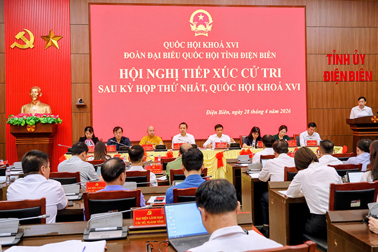 Delegation of National Assembly Deputies of Dien Bien province meets with voters after the First Session, 16th National Assembly. Photo: Ngoc Thuy