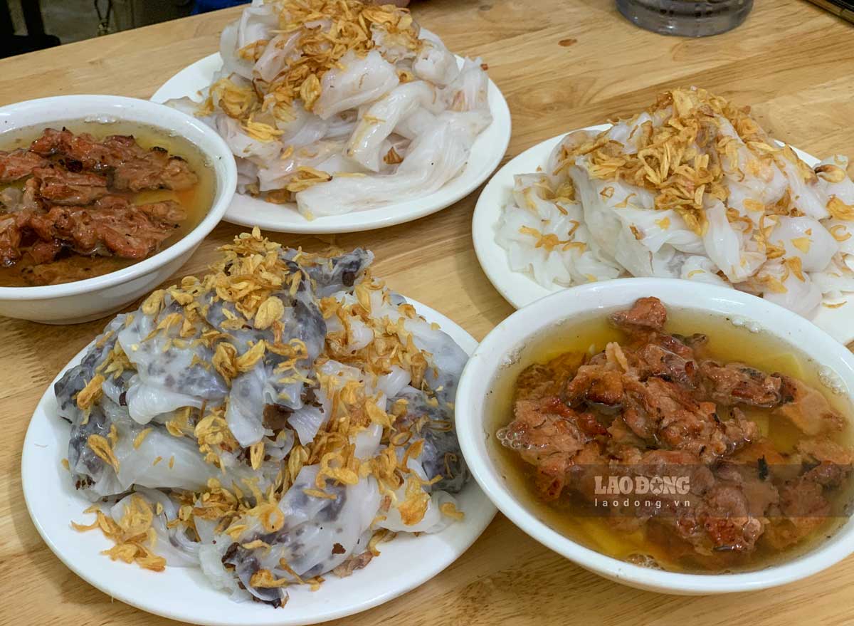 Bánh cuốn làm từ bột gạo là tinh bột hấp thu nhanh, ăn kèm chả và hành phi có thể cung cấp lượng calo cao gây tăng cân. Ảnh: Hà Vi