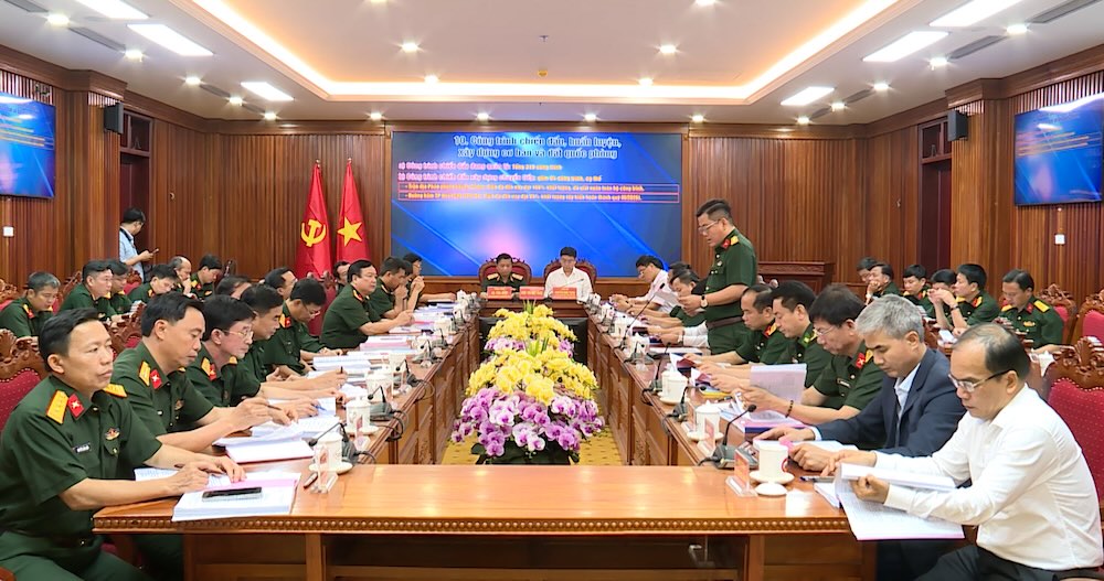 Nomination au poste de commandant, commissaire politique du commandement militaire de la ville de Hue. Photo: Quang Dao
