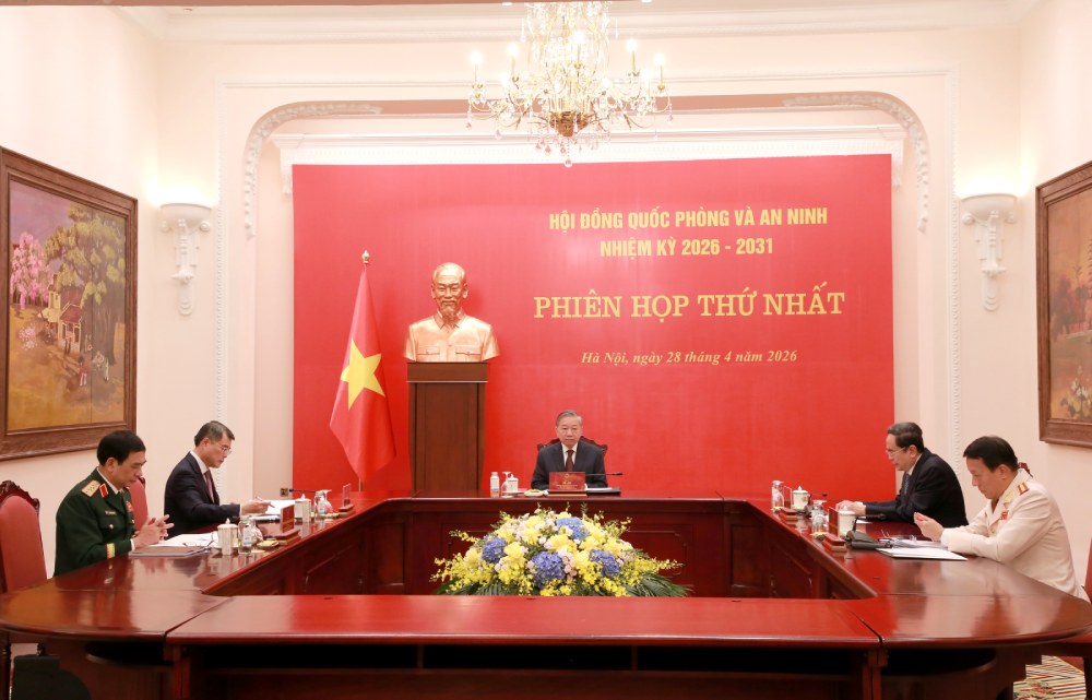 Yêu cầu đặt ra với Hội đồng Quốc phòng và An ninh phải chủ động nghiên cứu, đánh giá, dự báo, chuẩn bị từ sớm, từ xa, không để đất nước bị động, bất ngờ trong mọi tình huống. Ảnh: Hiền Hòa