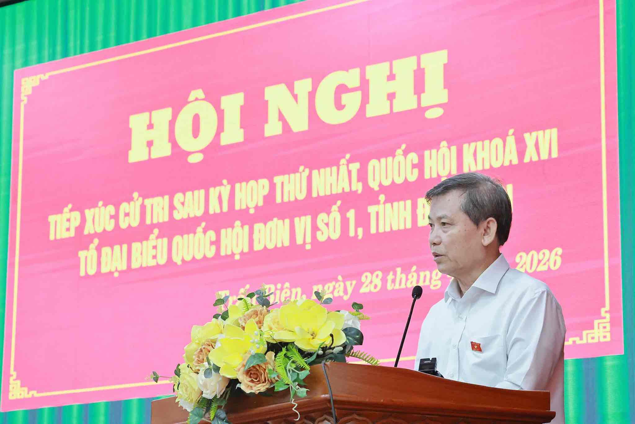 Mr. Le Minh Tri, Member of the Politburo, Secretary of the Party Central Committee, Head of the Central Internal Affairs Commission meets with voters in Dong Nai. Photo: HAC