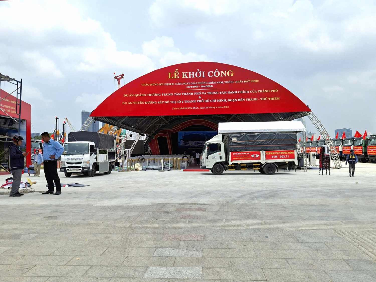 Khu vực khởi công Metro Bến Thành - Thủ Thiêm.  Ảnh: Minh Quân