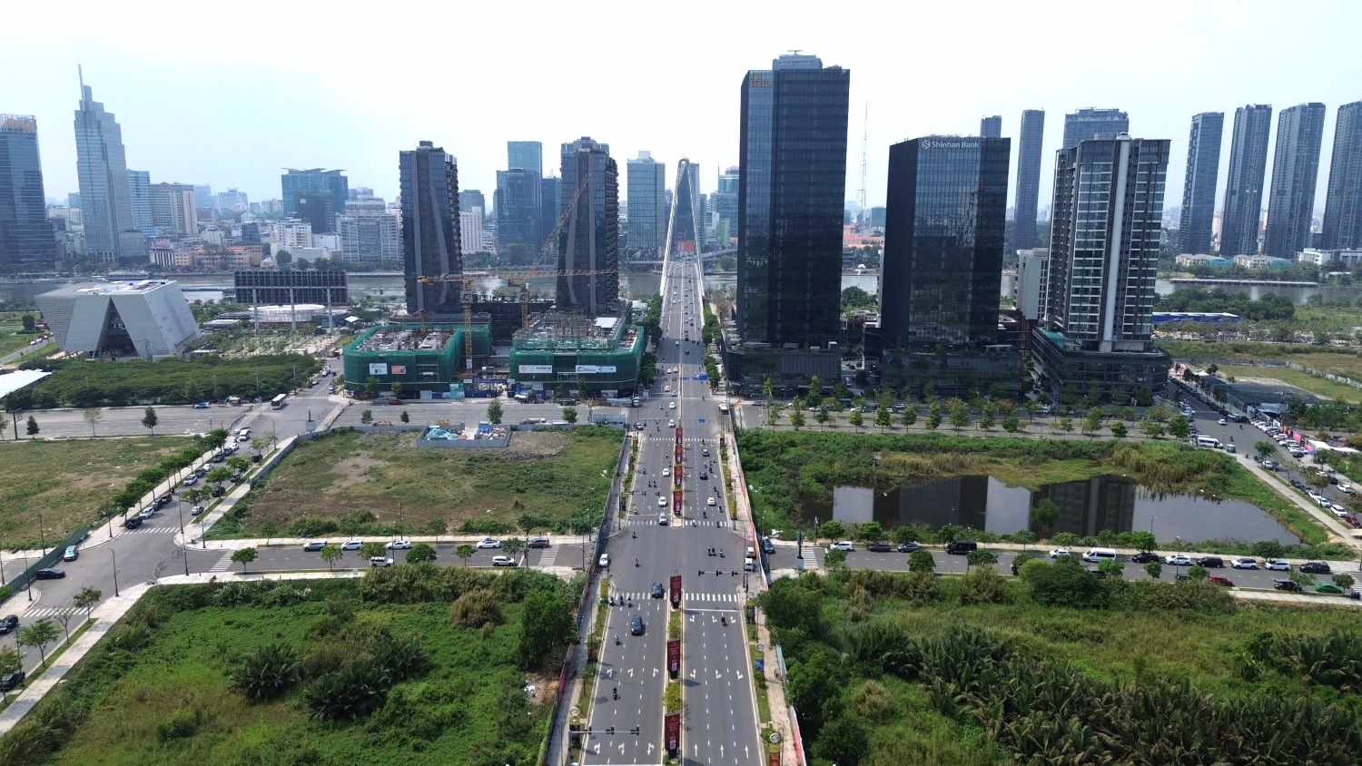 Metro Bến Thành - Thủ Thiêm giúp tăng kết nối khu trung tâm TPHCM và Thủ Thiêm.  Ảnh: Anh Tú