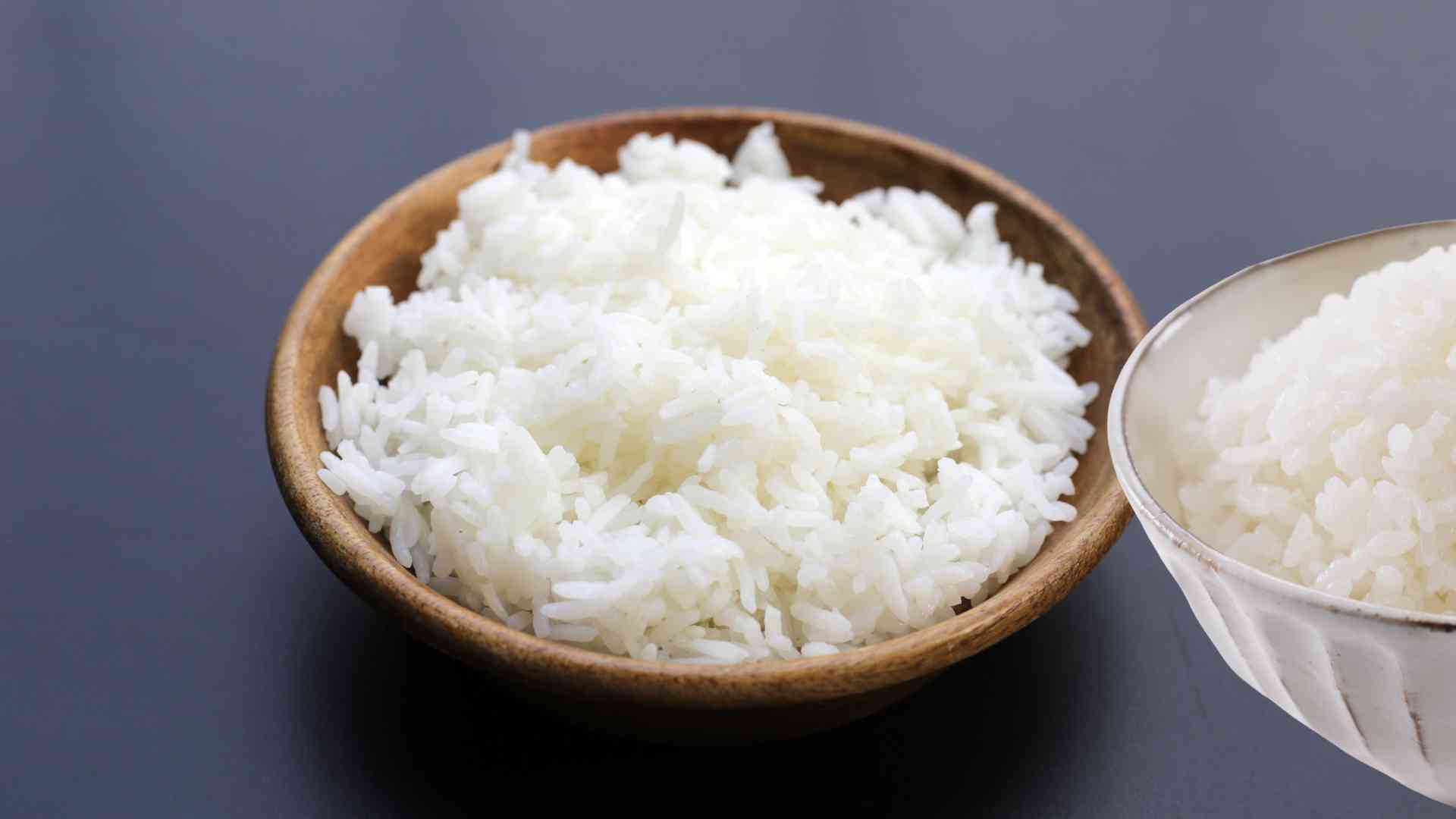 El arroz, si no se conserva correctamente, es muy fácil que se eche a perder y se infecte con bacterias. Foto gráfica: Hương Sơn