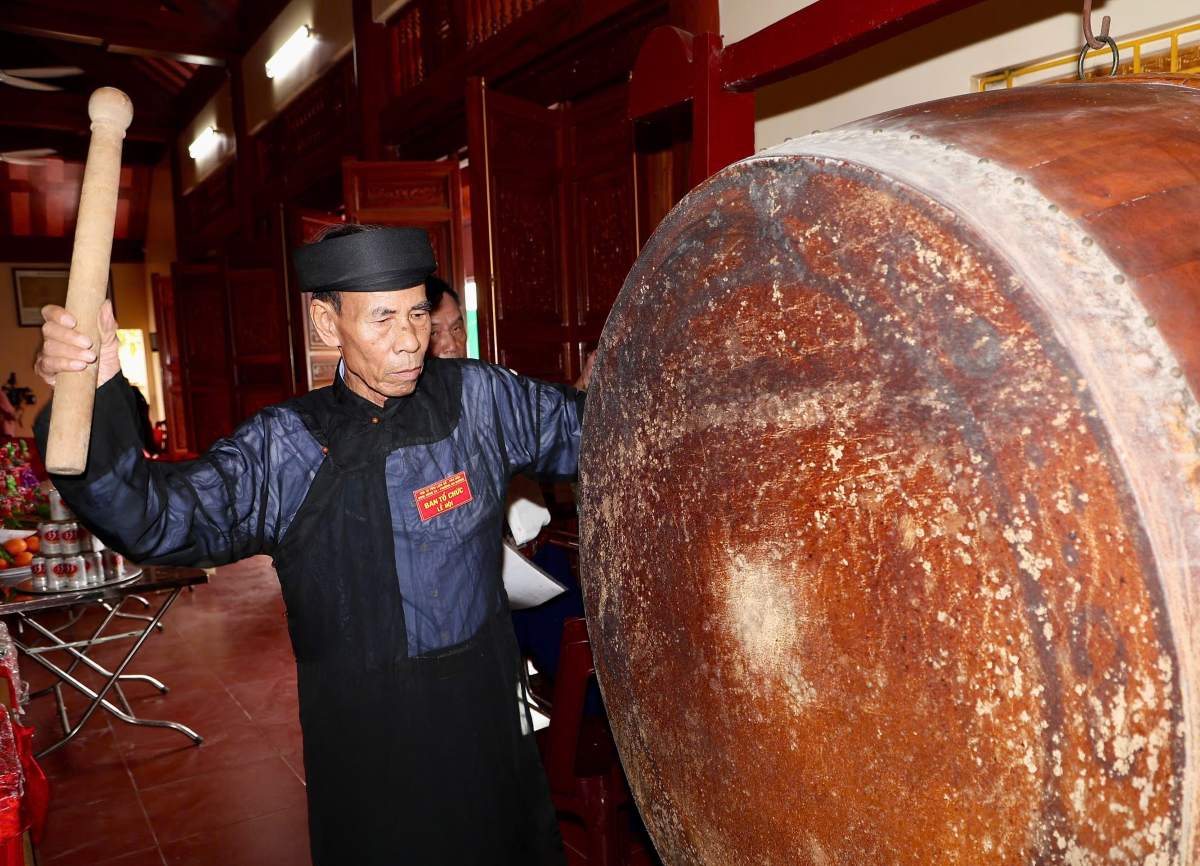 Nghi lễ khai trống mở hội Lễ hội truyền thống Di tích lịch sử - văn hóa Đình Nông Xá. Ảnh: Cổng TTĐT Hải Phòng