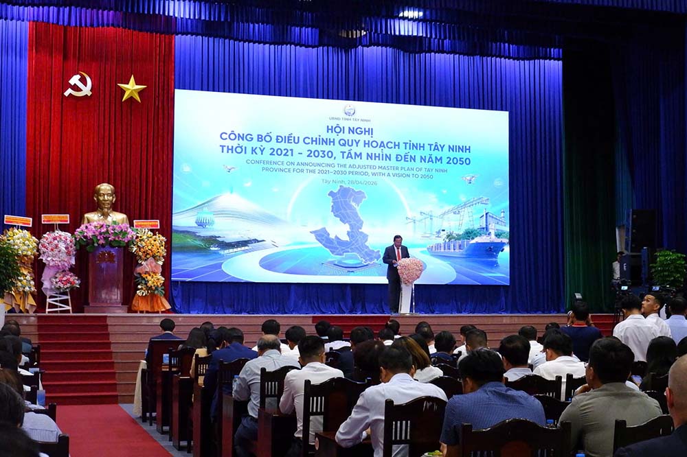 Overview of the conference announcing the adjustment of the planning of Tay Ninh province for the period 2021-2030, vision to 2050. Photo: Anh Huy