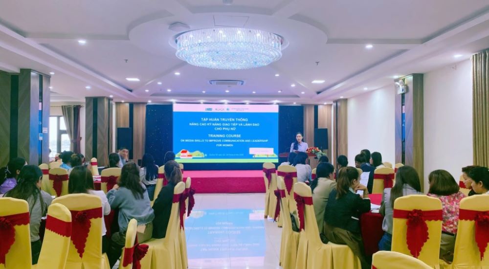 꽝찌성 여성 연합은 소수 민족 여성의 의사 소통 및 리더십 기술을 향상시키기 위해 홍보 교육 과정을 조직합니다. 사진: 탄 응옥