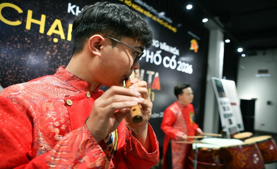 Buổi khai mạc “Chạm nghề phố cổ 2026“, tại Trung tâm Giao lưu Văn hóa Phố cổ (Đào Duy Từ). Ảnh: Việt Văn