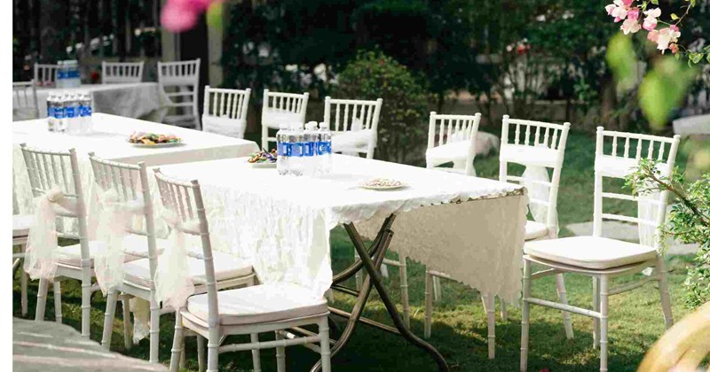 Tiệc cưới ngoài trời nở rộ, cần chuẩn bị gì để tránh rủi ro thời tiết