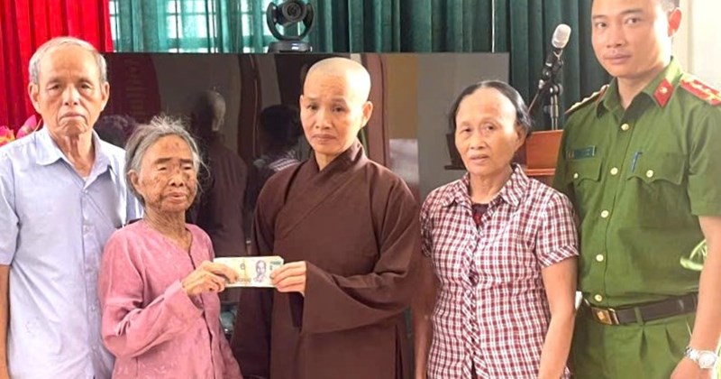 Sư trụ trì ở Ninh Bình trả lại 17,5 triệu đồng cho cụ bà 85 tuổi