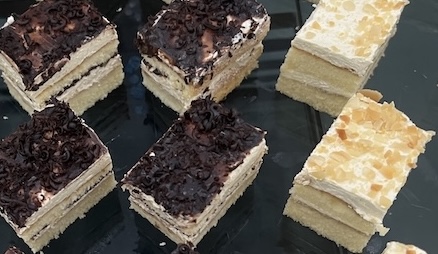 Perdre du poids ne signifie pas qu'il faut éliminer complètement les pâtisseries de son régime alimentaire, mais qu'il faut savoir manger raisonnablement. Photo: Kiều Vũ