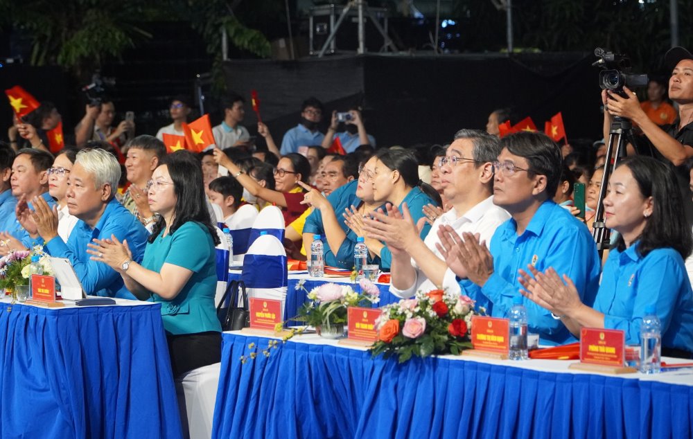 Các đại biểu tham gia chương trình. Ảnh: Mai Anh