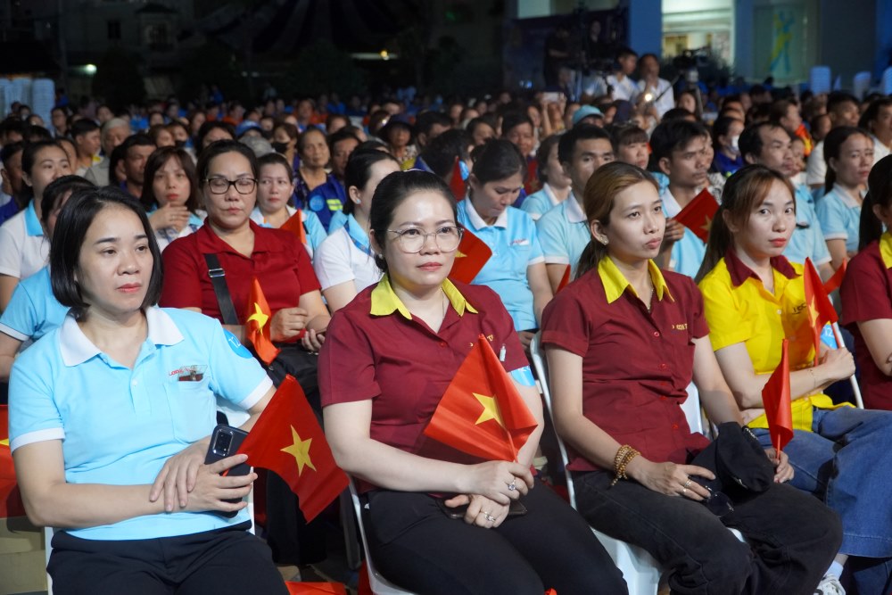 Các công nhân tham dự chương trình. Ảnh: Anh Tú