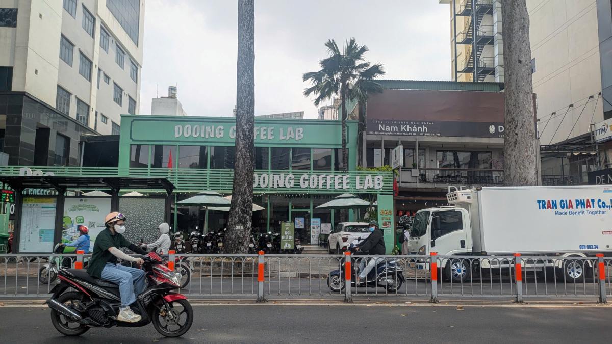 Công trình trụ sở, văn phòng tọa lạc trên khu đất 462-464 Nguyễn Thị Minh Khai (phường Bàn Cờ) hiện do Trung tâm Phát triển quỹ đất TPHCM quản lý. Ảnh: Anh Tú