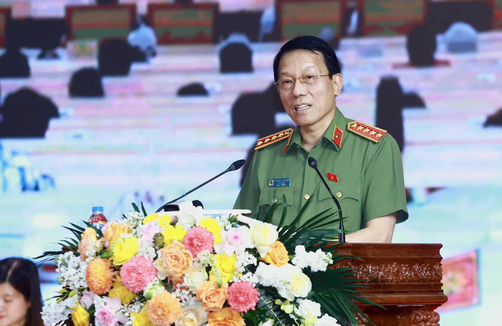 Minister Luong Tam Quang speaks at the voter meeting. Photo: Ministry of Public Security