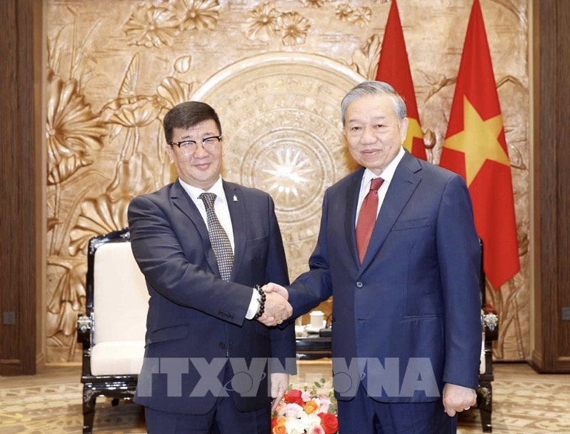 General Secretary and President To Lam receives Mongolian Ambassador to Vietnam Jigjee Sereejav to say goodbye on the occasion of the end of his term of office in Vietnam. Photo: VNA