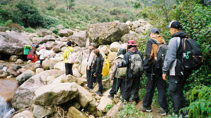 The number of tourists booking trekking tours this year continues to increase sharply.