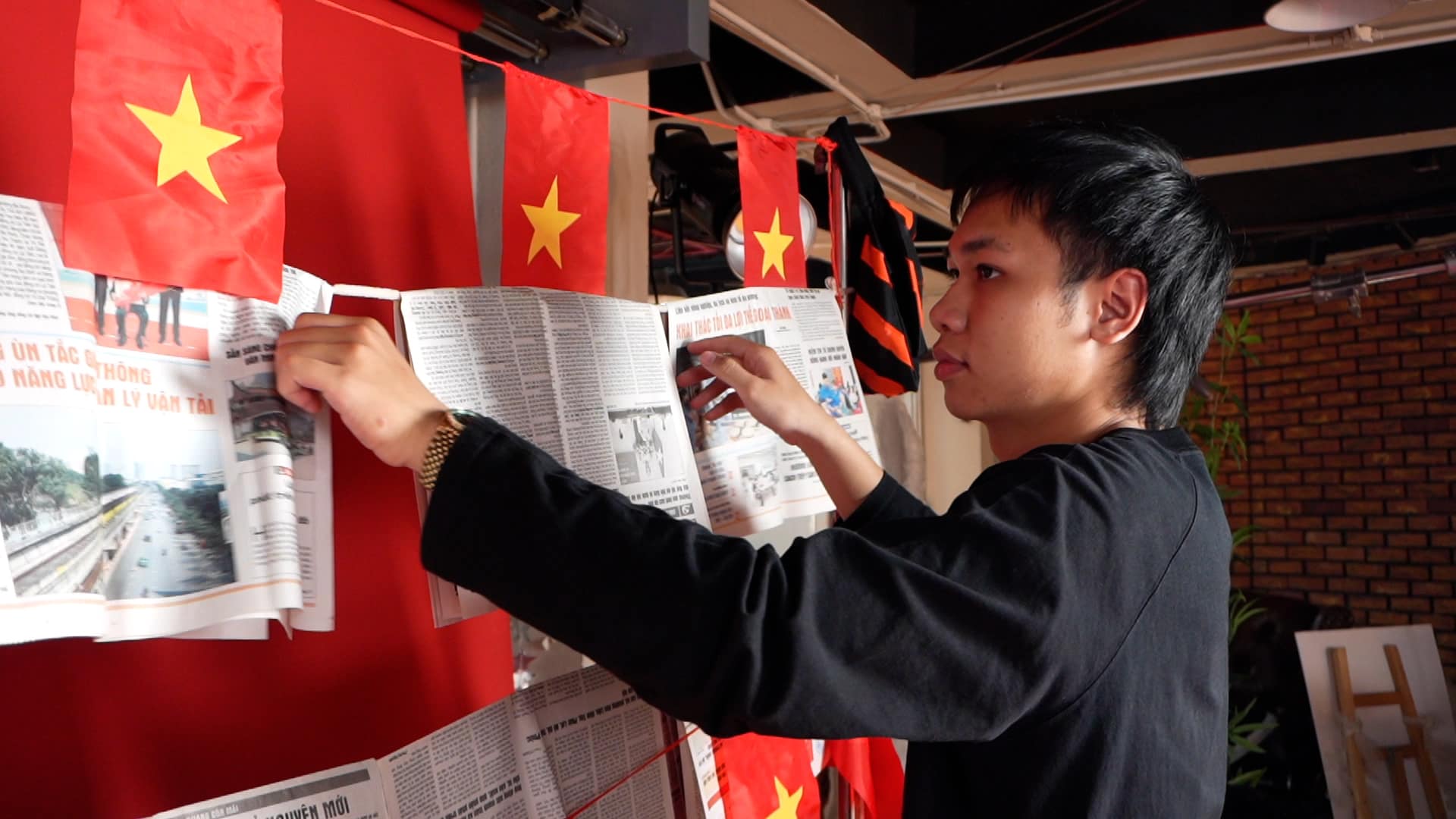 Theo anh Lê Thái Tuấn, các concept ngoại cảnh gắn với chủ đề lịch sử, yêu nước được khách hàng ưa chuộng trong dịp 30.4. Ảnh: Trang Anh