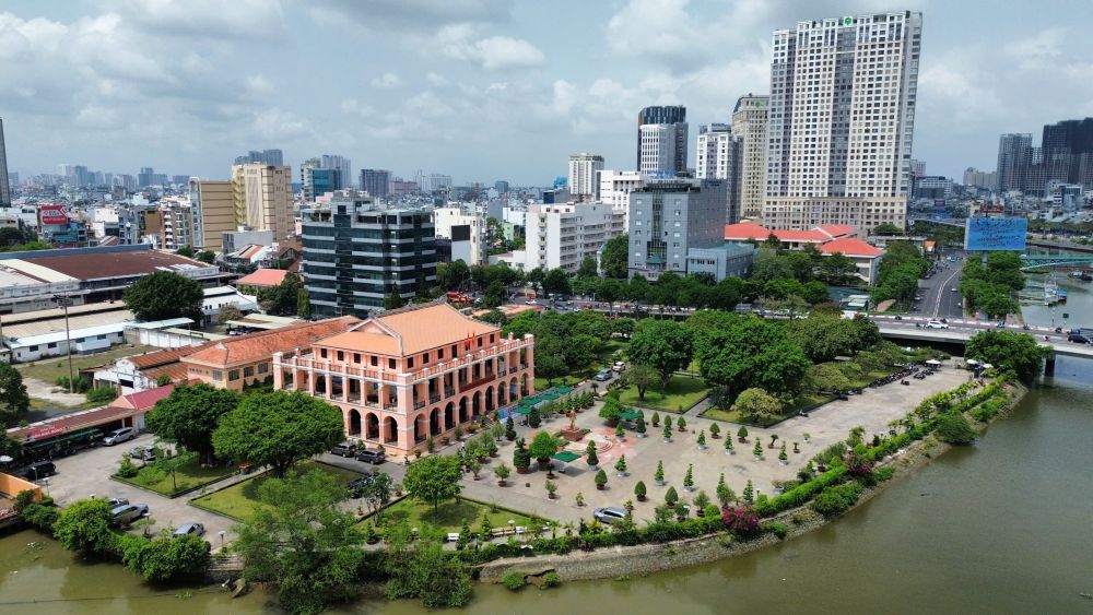  Từ một khu cảng bỏ hoang nhiều năm, Bến Nhà Rồng - Khánh Hội đang đứng trước cơ hội “lột xác” thành biểu tượng mới của đô thị ven sông TPHCM, nơi hội tụ giữa lịch sử, không gian xanh và hạ tầng hiện đại. Ảnh Tú