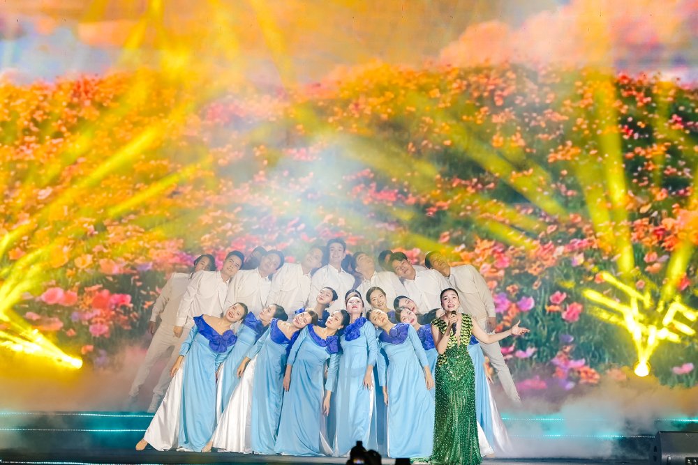 Tiết mục văn nghệ đặc sắc tại Chương trình nghệ thuật “Vang mãi bản trường ca Lao động”. Ảnh: LĐLĐ TP Hà Nội