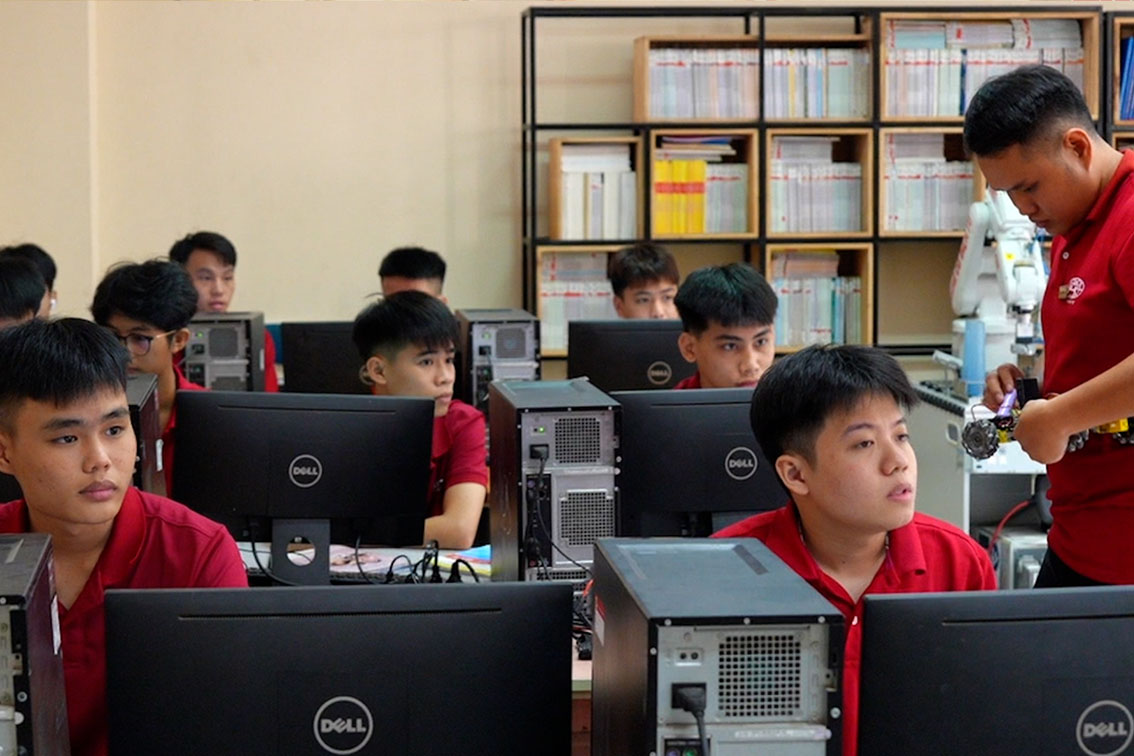 Ngành Kỹ thuật cơ điện tử có sức hút lớn đối với người trẻ. Ảnh: Trang Trang