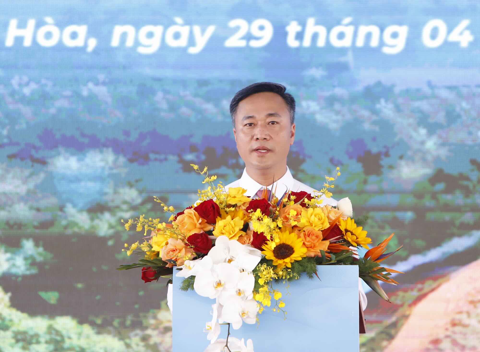 Ông Nguyễn Việt Hùng - Chủ tịch UBND tỉnh Khánh Hòa, phát biểu tại lễ khởi công. Ảnh: Công Sáng