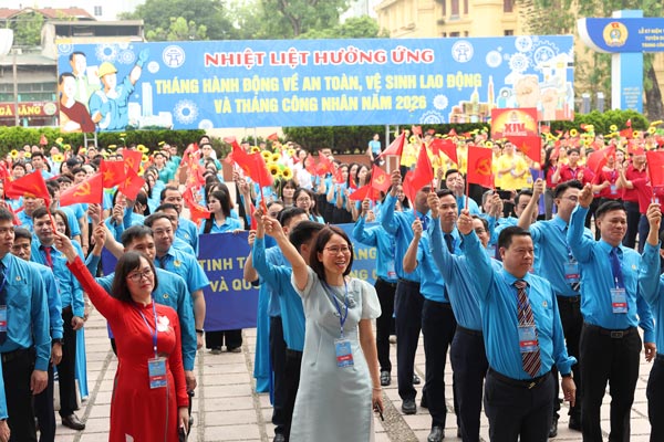 Đoàn diễu hành tập trung tại Cung Văn hóa Lao động Hữu nghị Việt Xô. Ảnh: Hải Nguyễn