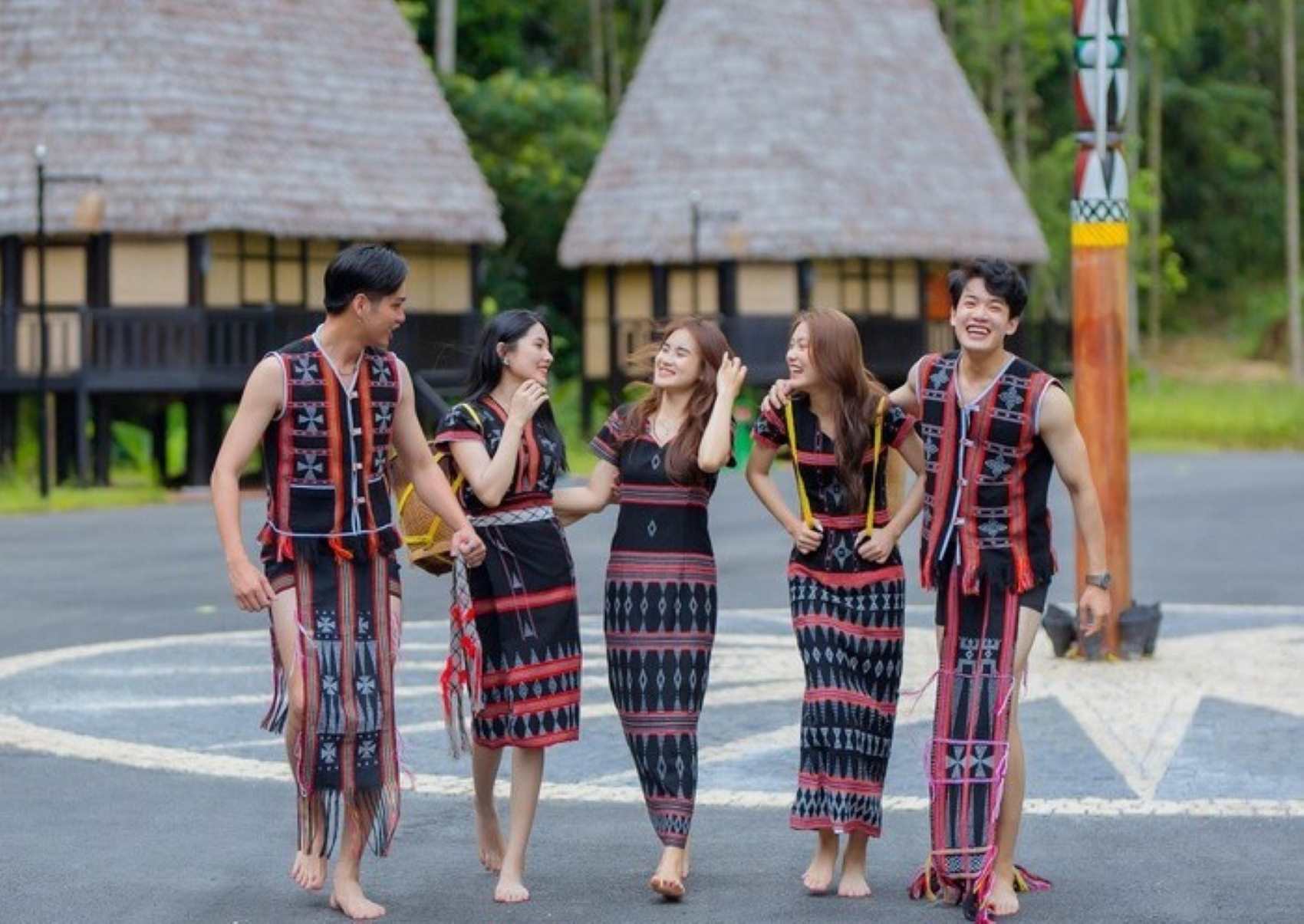 Co Tu is a brotherly ethnic minority in eastern Truong Son, most concentrated in the Da Nang area. Photo: Tra Ban
