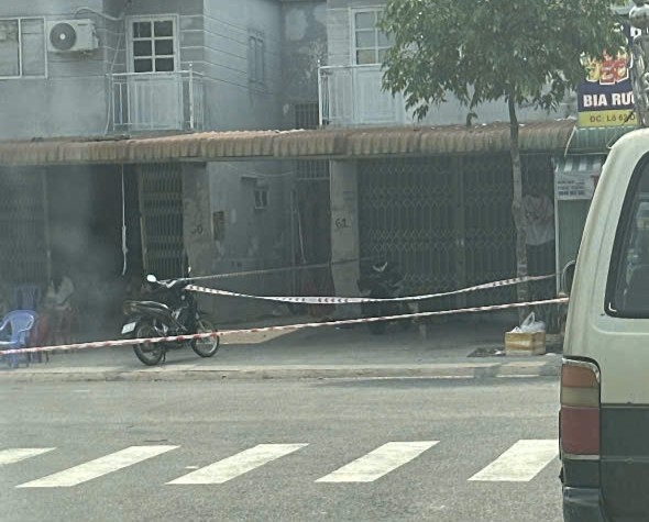 Công an phong tỏa hiện trường vụ chết người để điều tra. Ảnh: Dương Bình