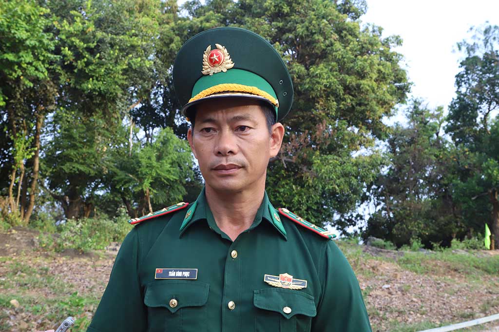  Trung tá Trần Bình Phục, Phó Đội trưởng vận động quần chúng, Đồn Biên phòng Hòn Chuối (Bộ đội Biên  phòng tỉnh Cà Mau).