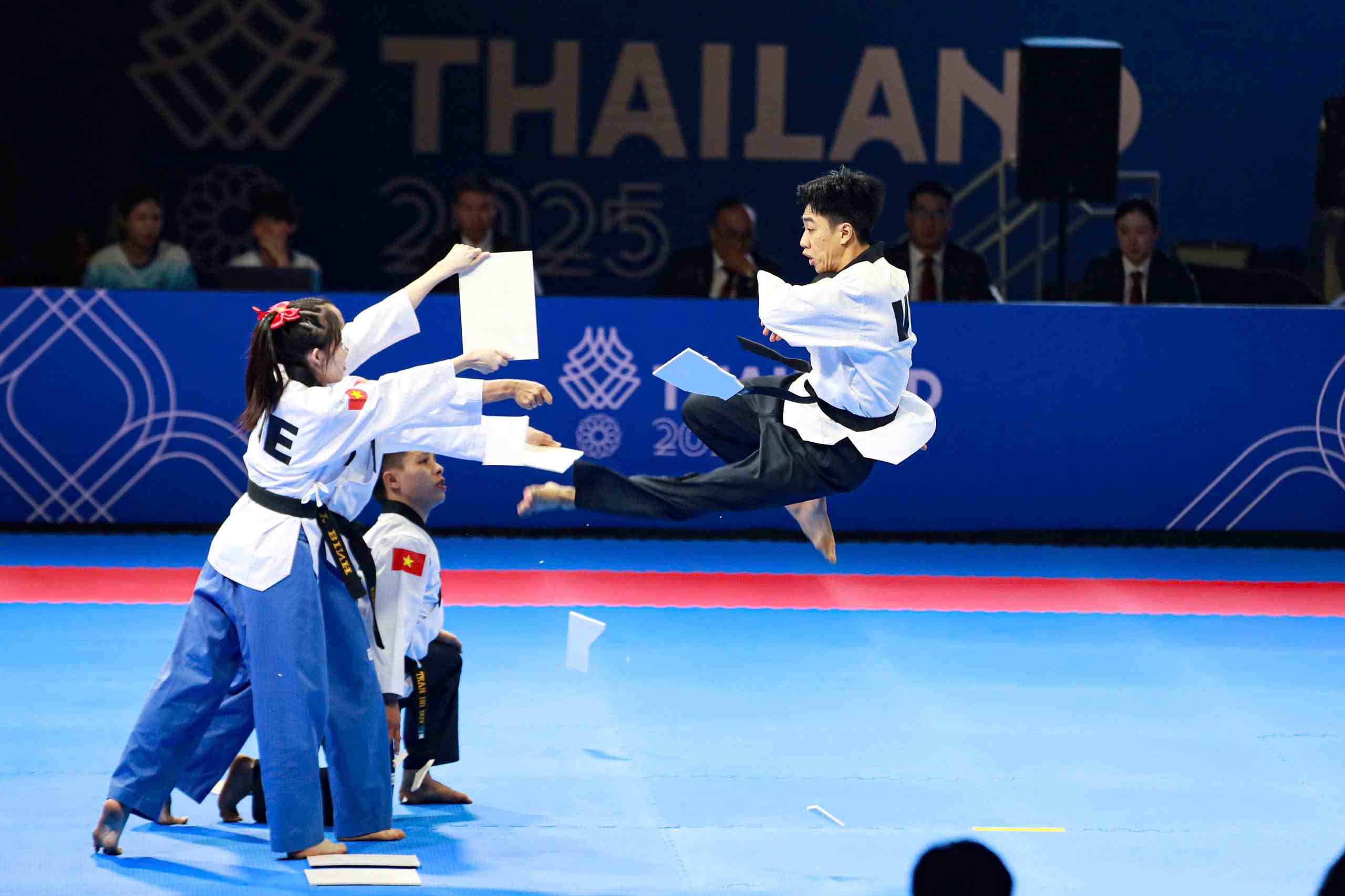 Các võ sĩ tuyển Taekwondo Việt Nam tại SEA Games 33.  Ảnh: MINH DÂN