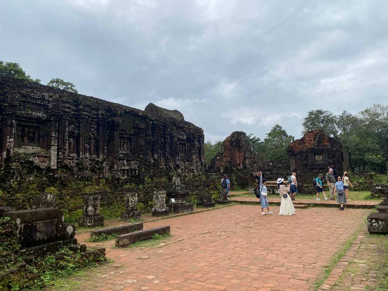 My Son temple and tower area, Da Nang is always quiet, but very attractive to tourists. Photo: Tra Ban