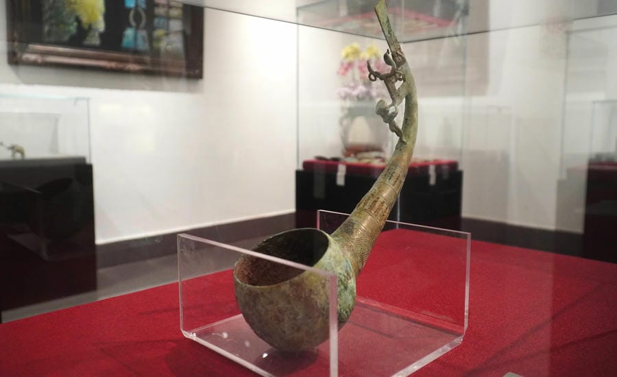 Bảo vật Quốc gia - Muôi đồng văn hóa Đông Sơn. Ảnh: Minh Chính