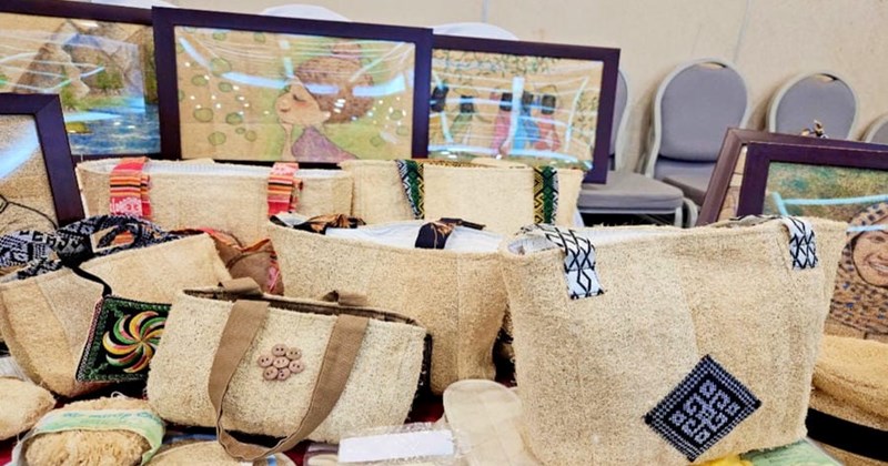 Khởi nghiệp từ xơ mướp tạo sinh kế cho phụ nữ vùng cao