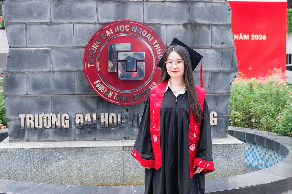  Ngọc Anh  dẫn đầu đợt tốt  nghiệp sớm ở  Trường Đại học  Ngoại thương.  Ảnh: Nhân vật  cung cấp