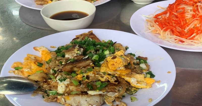 Hà Nội: "Chảo rán" vỉa hè độc đáo thu hút thực khách