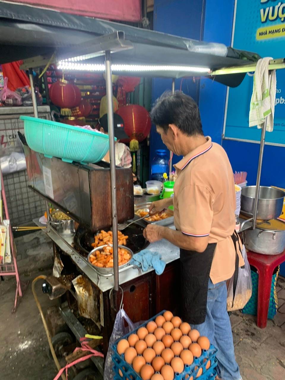 Fried dough is a dish in the late afternoon that is very popular. Photo: An Le