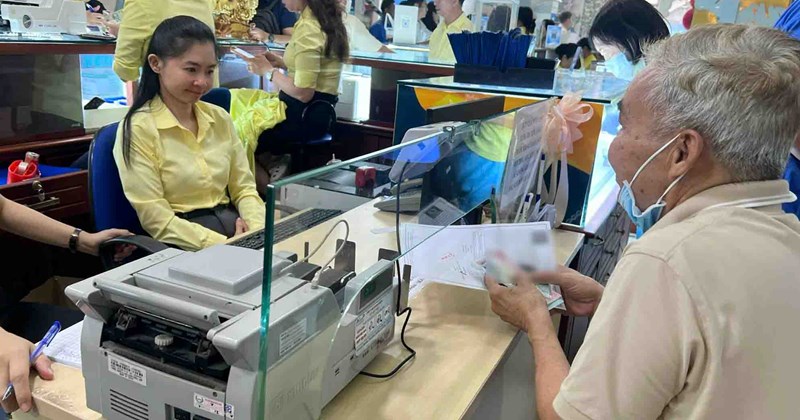 Giá vàng lao dốc, thị trường TP.HCM thận trọng