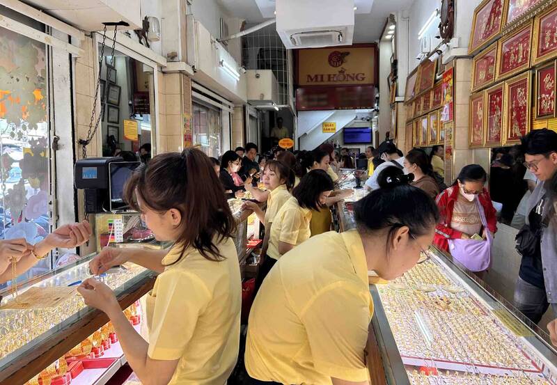 Xu hướng mua vào vẫn chiếm ưu thế khi giá biến động mạnh. Ảnh: Hạ mây