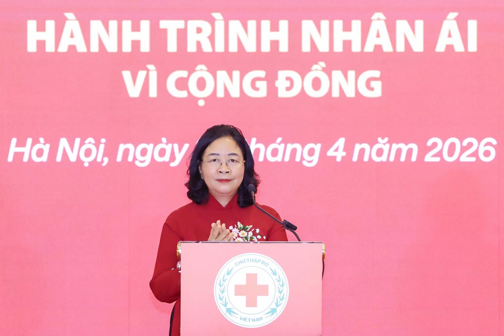 Ms. Bui Thi Minh Hoai - Member of the Politburo, Secretary of the Party Central Committee, Chairwoman of the Central Committee of the Vietnam Fatherland Front - speaking at the Launching Ceremony of Humanitarian Month 2026. Photo: Khanh Duy