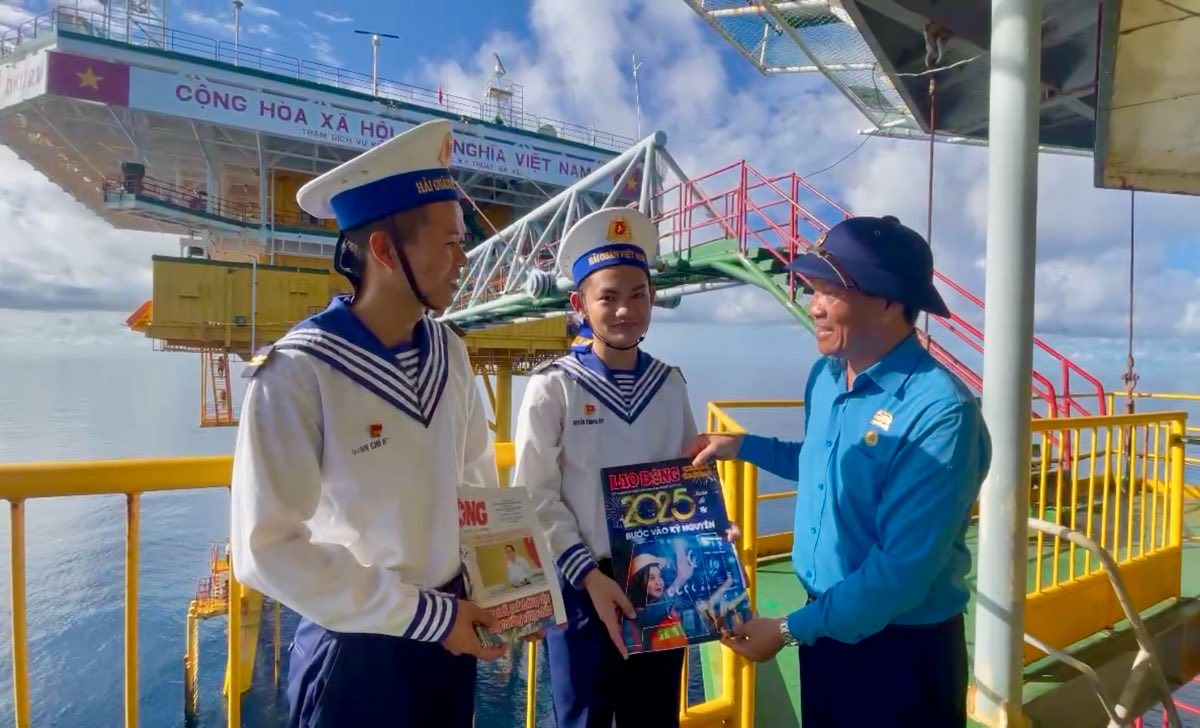 Truong Sa rises to develop in the new era