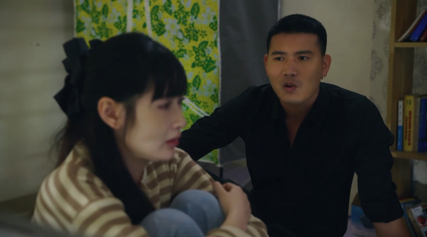 Hưng luôn bên Trang lúc Trang cần. Ảnh: VFC. 