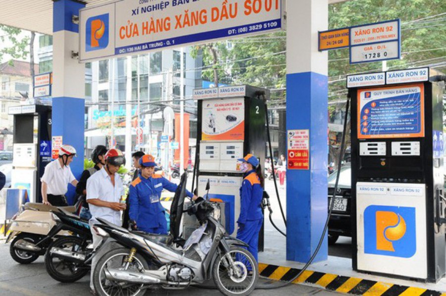 Thủ tướng Chính phủ yêu cầu tuyệt đối không để xảy ra thiếu điện và xăng dầu. Ảnh: VGP