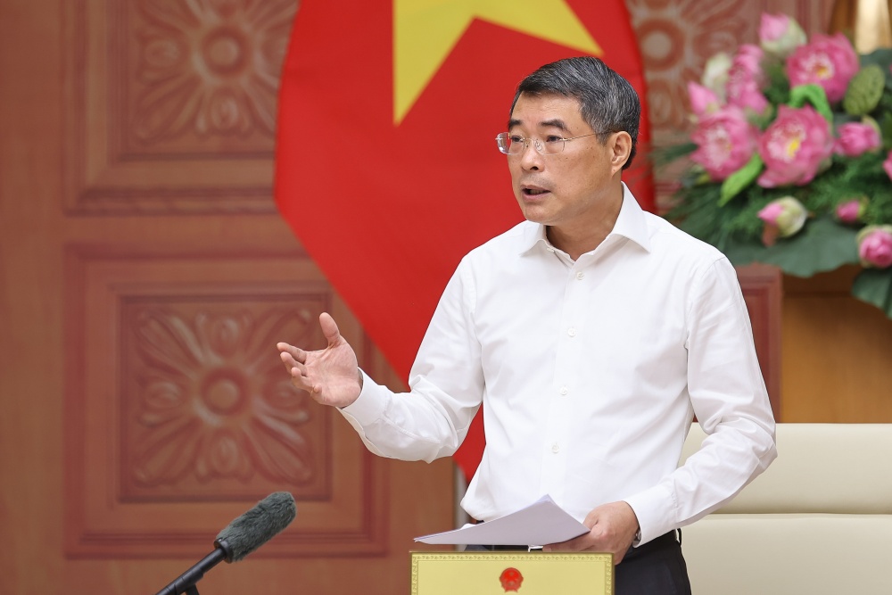 Politburo member, Prime Minister Le Minh Hung requests to complete the plan to promote the arrangement and equitization of state-owned enterprises in May. Photo: VGP